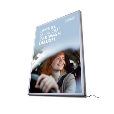Film backlight DIN A1 pour tunnel de lavage, ligne « People » : « DRIVE IN, SHINE OUT CAR WASH DELUXE! »